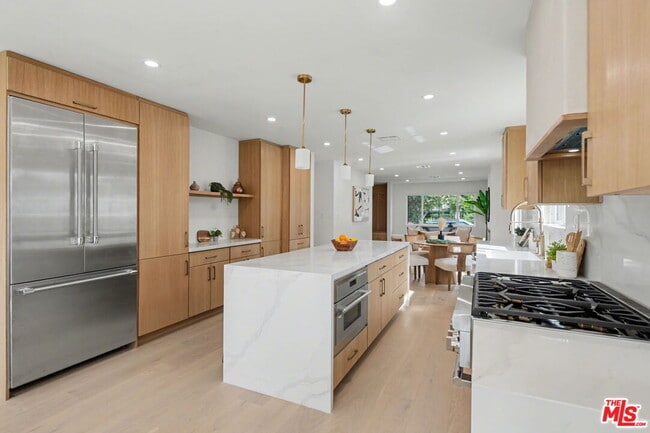 Building Photo - 2831 Overland Ave