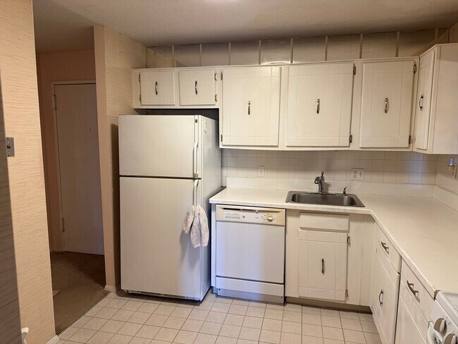 Building Photo - 147 Sylvan St