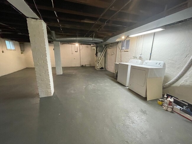 Building Photo - Available April 2026 - 2 Bedroom Home in Dormont w/ Central AC and Off-Street Parking Pad!