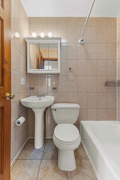 Building Photo - 60-63 60 Lane