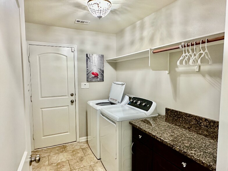 Building Photo - 15481 Baker Meadow Loop