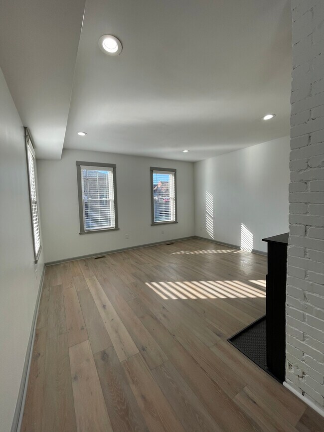 Living - 250 Allen Ave