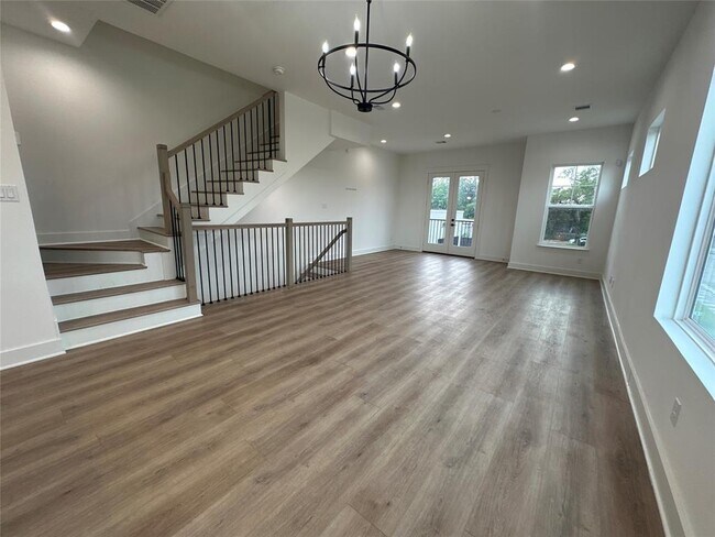 Building Photo - 2828 Versailles Oak Ln