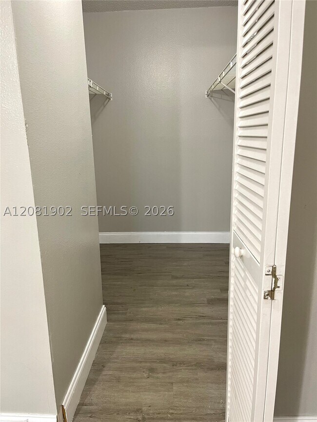 Building Photo - 8215 Sun Spring Cir