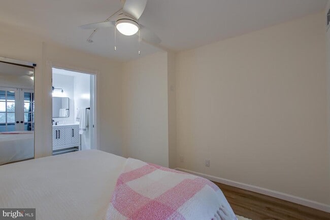 Building Photo - 203 Yoakum Pkwy