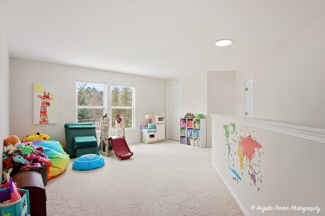 Building Photo - 1901 Kennedy Dr