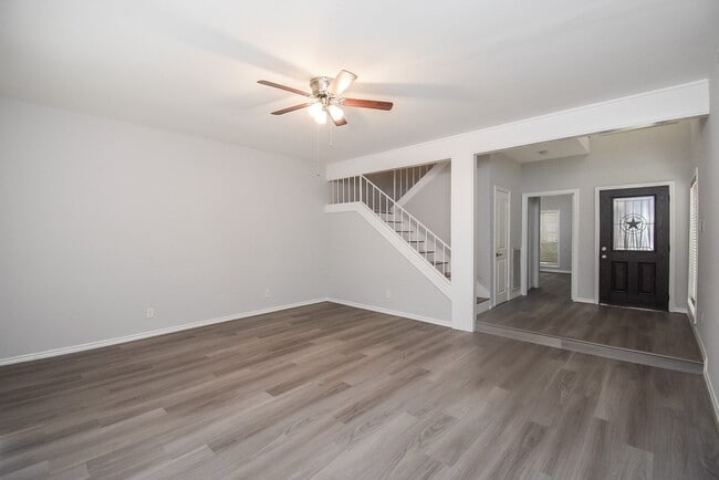Building Photo - 201 Vanderpool Ln