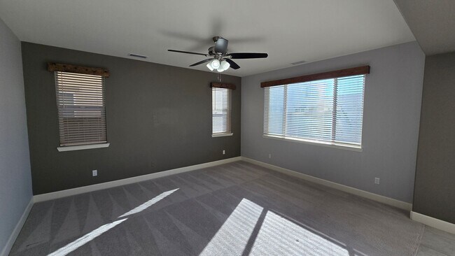 Building Photo - Beautiful two story Spanish springs home