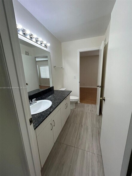 Building Photo - 2167 Madeira Dr