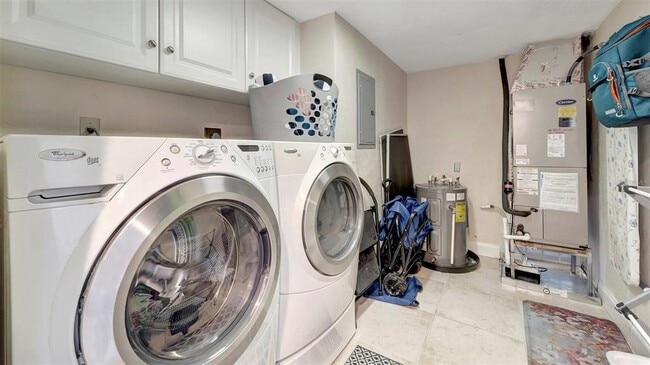 Building Photo - 1125 W Peppertree Dr