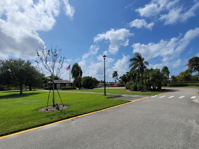 Building Photo - 1905 Robalo Dr