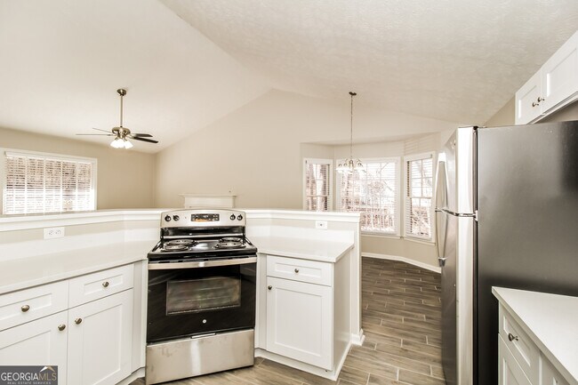Building Photo - 585 Nottingham Dr