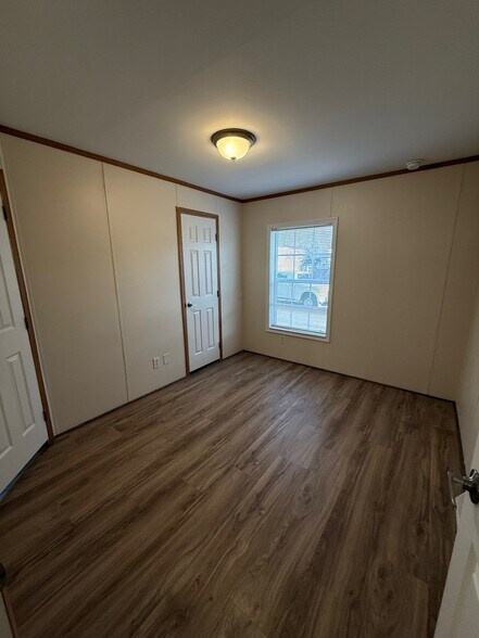 Building Photo - 48 Finch St