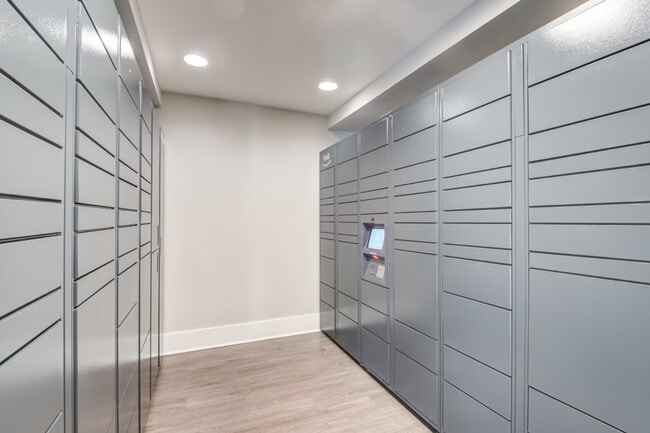 Building Photo - 200 S Peyton St