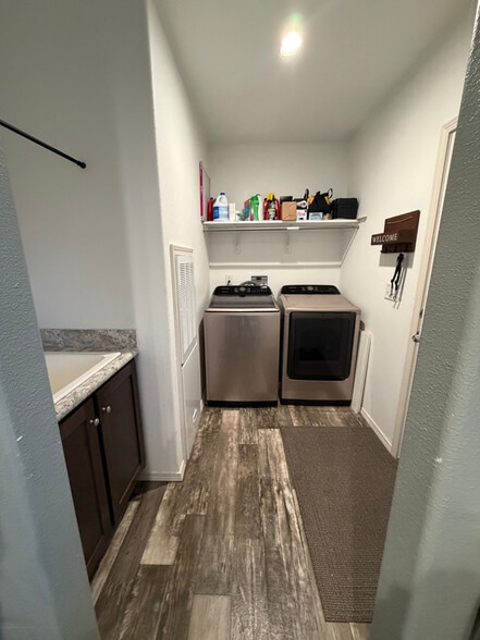 Building Photo - 4017 State Hwy 284