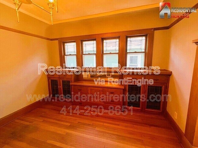 Building Photo - 2372 N 61st St