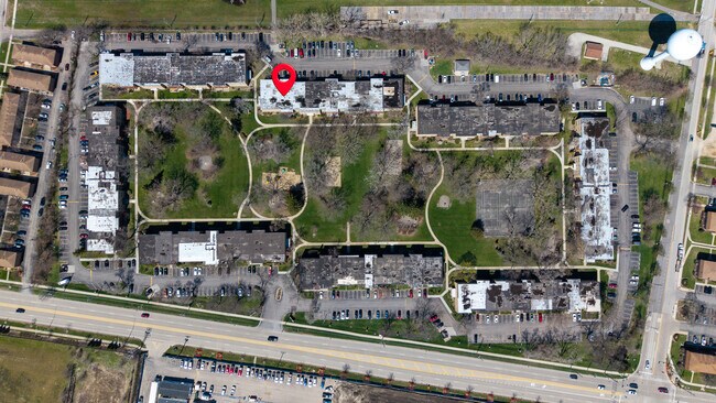 Building Photo - 750 W Dempster St