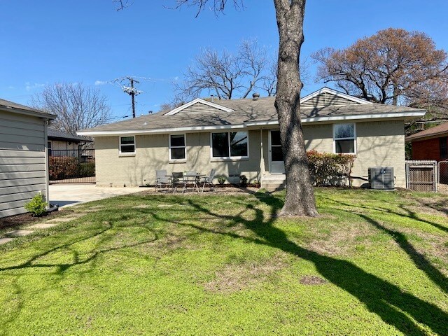 Building Photo - 1925 Peavy Rd