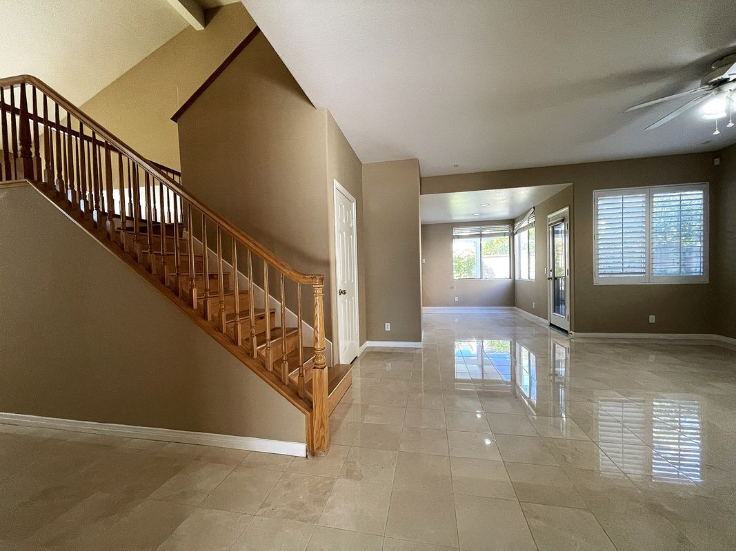 Building Photo - 9755 Lipari