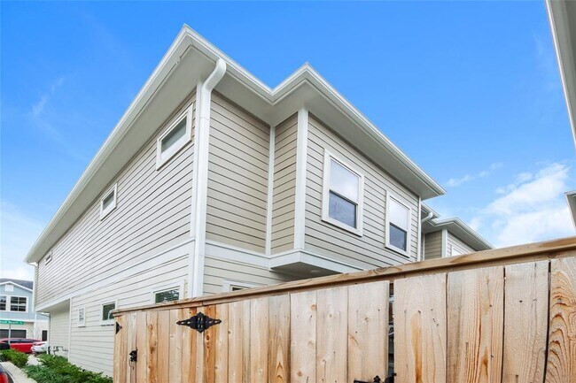 Building Photo - 5102 Royal Heath Dr