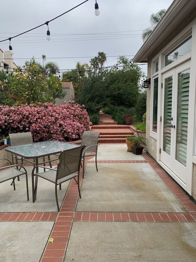 Building Photo - Adorable Remodeled 3 Bedroom home in Point...