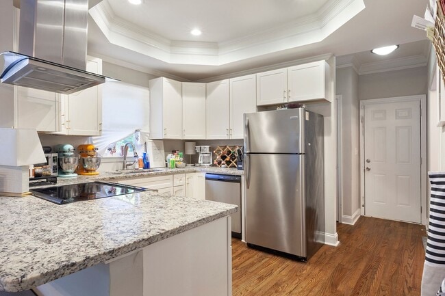 Building Photo - Beautifully Updated Two-Story 3/2.5 w/ Hug...