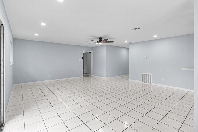 Building Photo - 9002 Bunny Run Dr