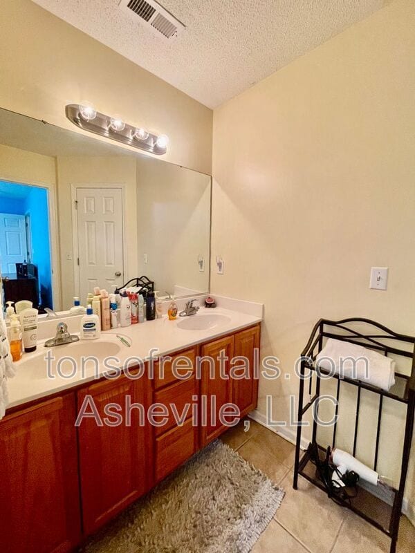 Building Photo - 51 Yorktown Cir