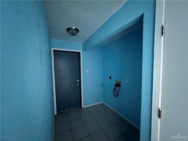 Building Photo - 10 Martinez St