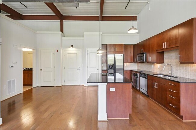 Building Photo - 1261 Caroline St NE