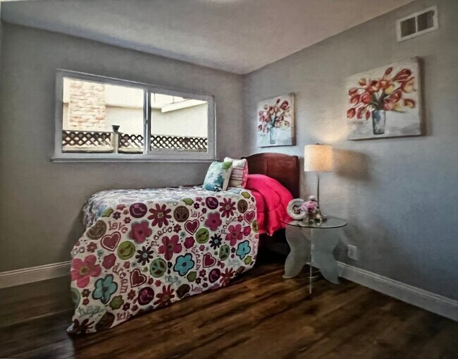 Building Photo - 39649 Royal Palm Dr