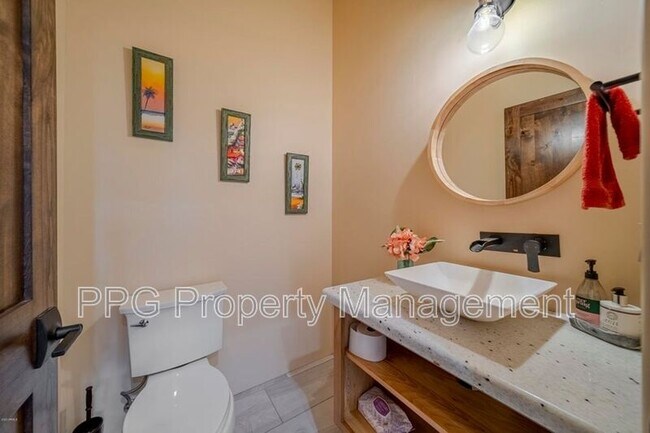 Building Photo - 335 Latigo Way
