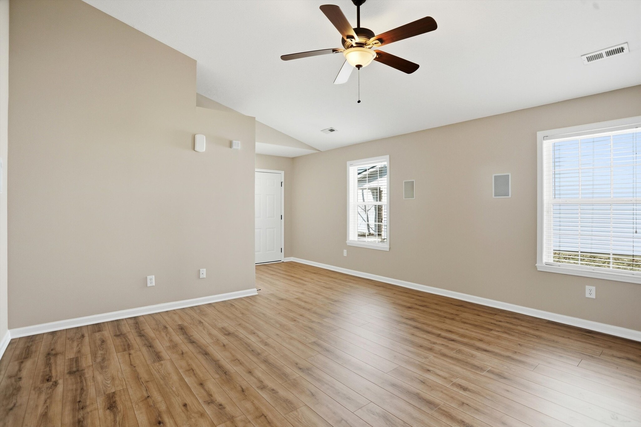 Building Photo - 5561 Wild Horse Dr