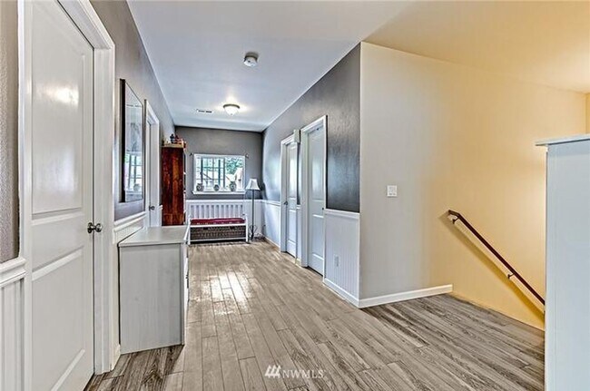 Building Photo - Beautiful Lakeland Hills Townhouse