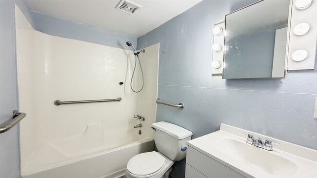 Building Photo - 111 S Drew Ave