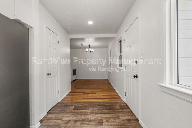 Building Photo - 314 W Linden St