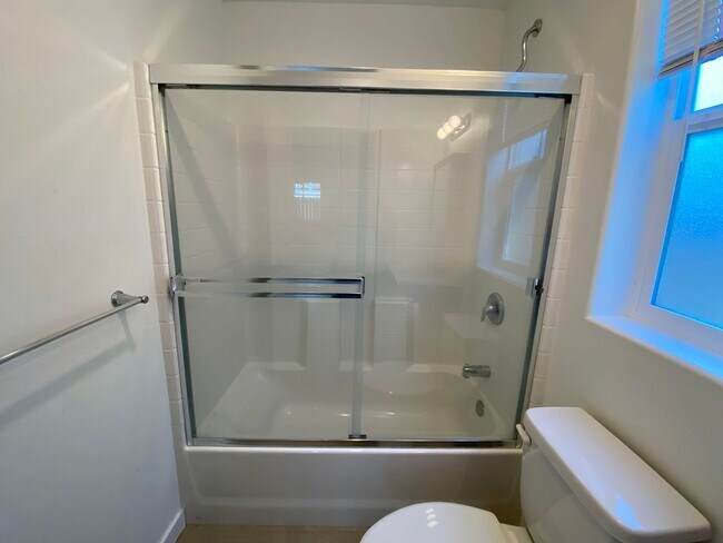 Building Photo - 1540 Park St