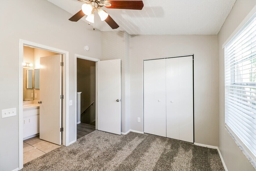 Building Photo - 6333 Bayside Key Dr