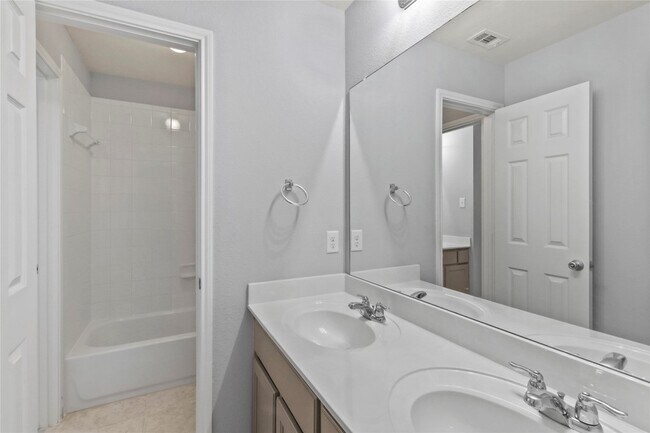 Building Photo - 4424 Overbrook Dr