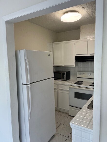 Building Photo - 3142 SE Hawthorne St