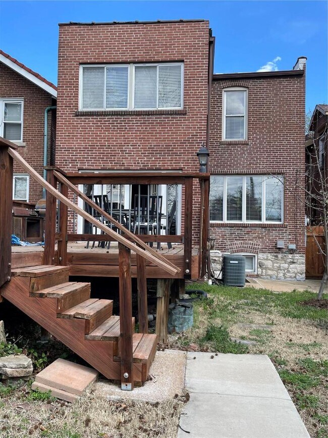 Building Photo - 5746 De Giverville Ave
