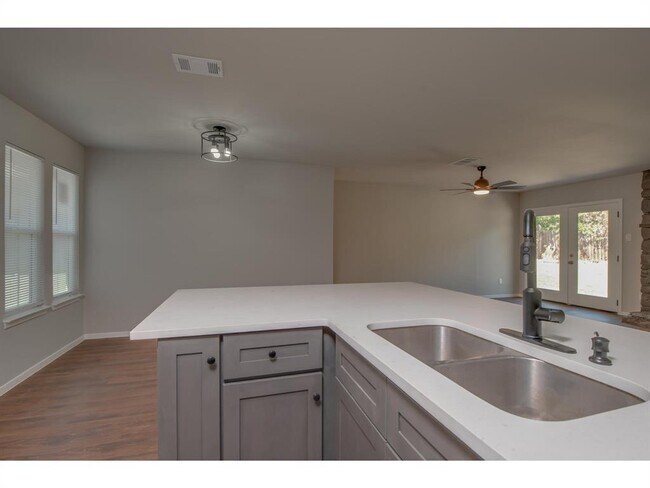 Building Photo - 606 Elderberry Cove