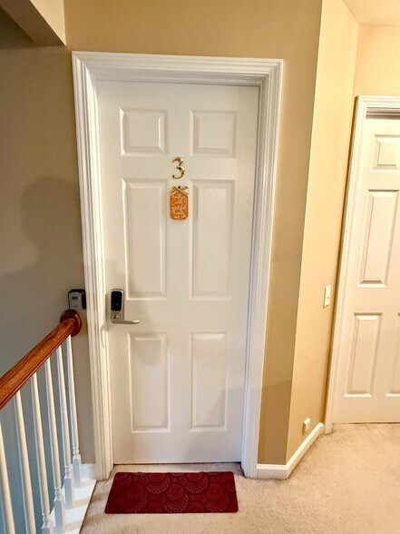 Building Photo - Room in House on Arbor Vista Dr