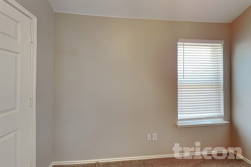 Building Photo - 4200 Agate Dr