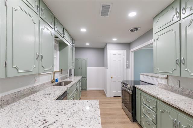 Building Photo - 473 College Dr