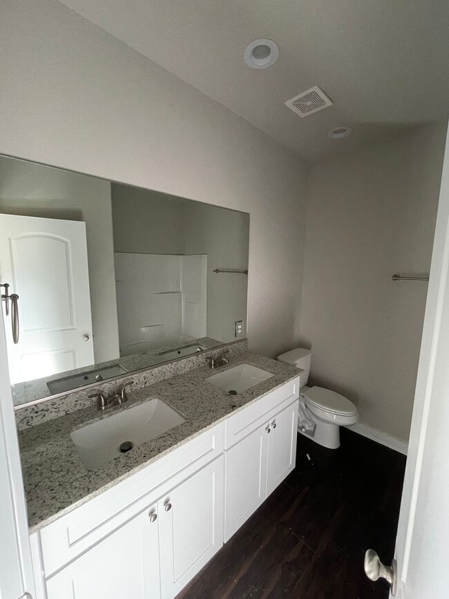 Building Photo - 3 BR/2 BA Corsicana Home