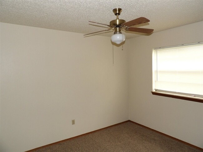 Building Photo - 2305 NW Terrace Hills Blvd