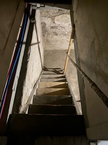 Building Photo - 19 Center St