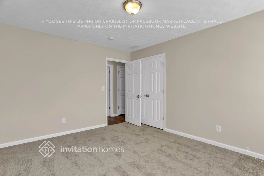 Building Photo - 4011 Colonial Dr SW
