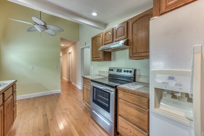 Building Photo - 222 Hulen Ave